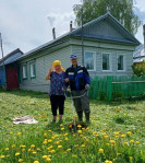 Помощь на травяном фронте: Социальные работники и волонтеры в действии!